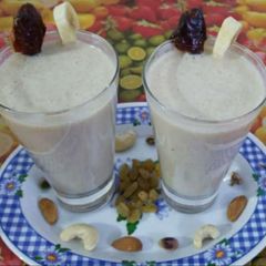 A picture of Dry Fruit Banana Smoothie.