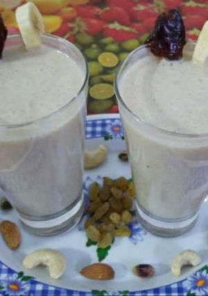 A picture of Dry Fruit Banana Smoothie.