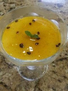 Una foto de Mousse de Maracuyá