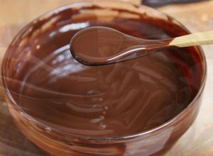 O poză a rețetei Mousse de ciocolată neagră pentru torturi/prăjituri.
