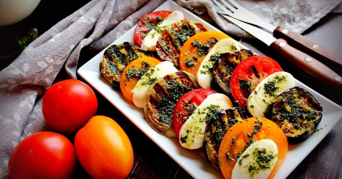 Бакалавриат кеші стриптизші бейнені сорып алады