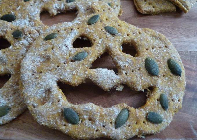 Pumpkin Spelt Crackers