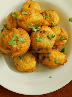 બટાકા વડા (Bataka Vada Recipe In Gujarati) રેસીપી મુખ્ય ફોટો