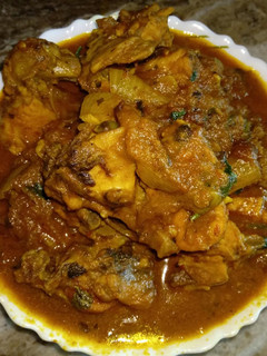 A picture of Chicken do pyaza.