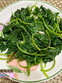 蒜炒地瓜葉 的食譜成品照片