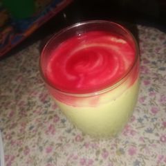 A picture of Avocado/banana smoothie.