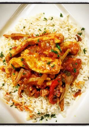 A picture of Creole Chicken and Sauce.