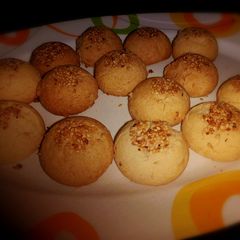 A picture of Gireba(traditional cookies).