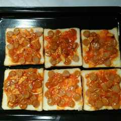 A picture of Pizza Roti Tawar.