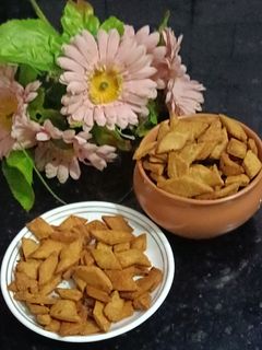 गेहूं आटे के नामकपारे रेसिपी मुख्य फोटो