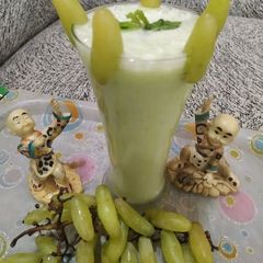 A picture of Grapes smoothie.