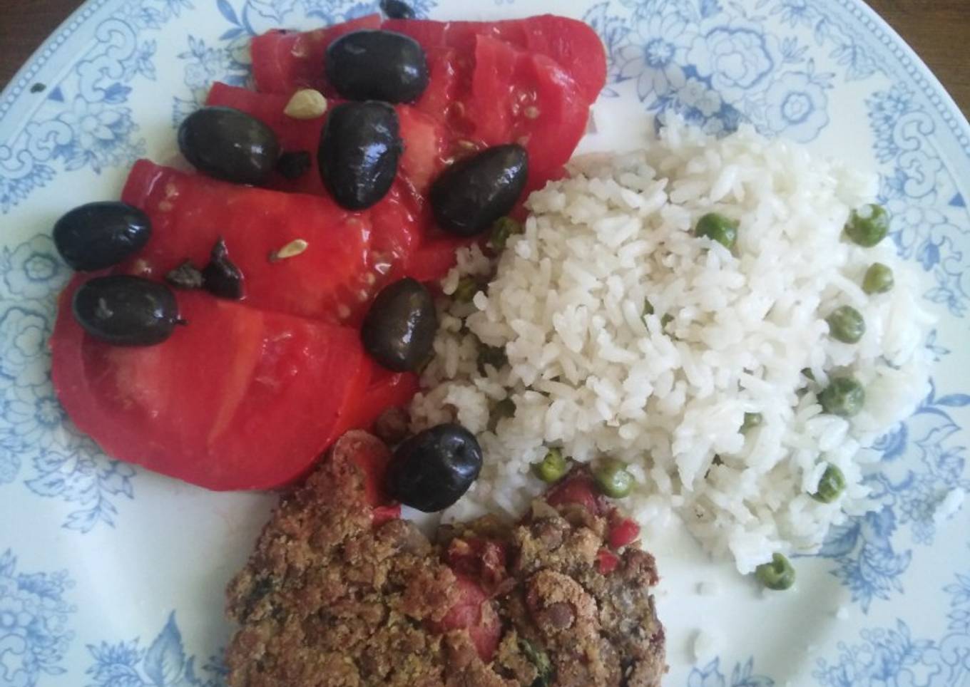 Hamburguesa de lentejas con salchicha