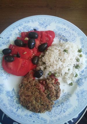 Una foto de Hamburguesa de lentejas con salchicha