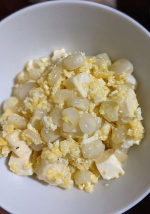 Una foto de Choclo con queso y huevo