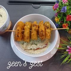 A picture of Medu Vadas with Spring Onions.