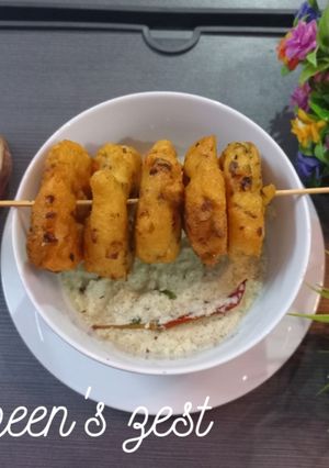 A picture of Medu Vadas with Spring Onions.
