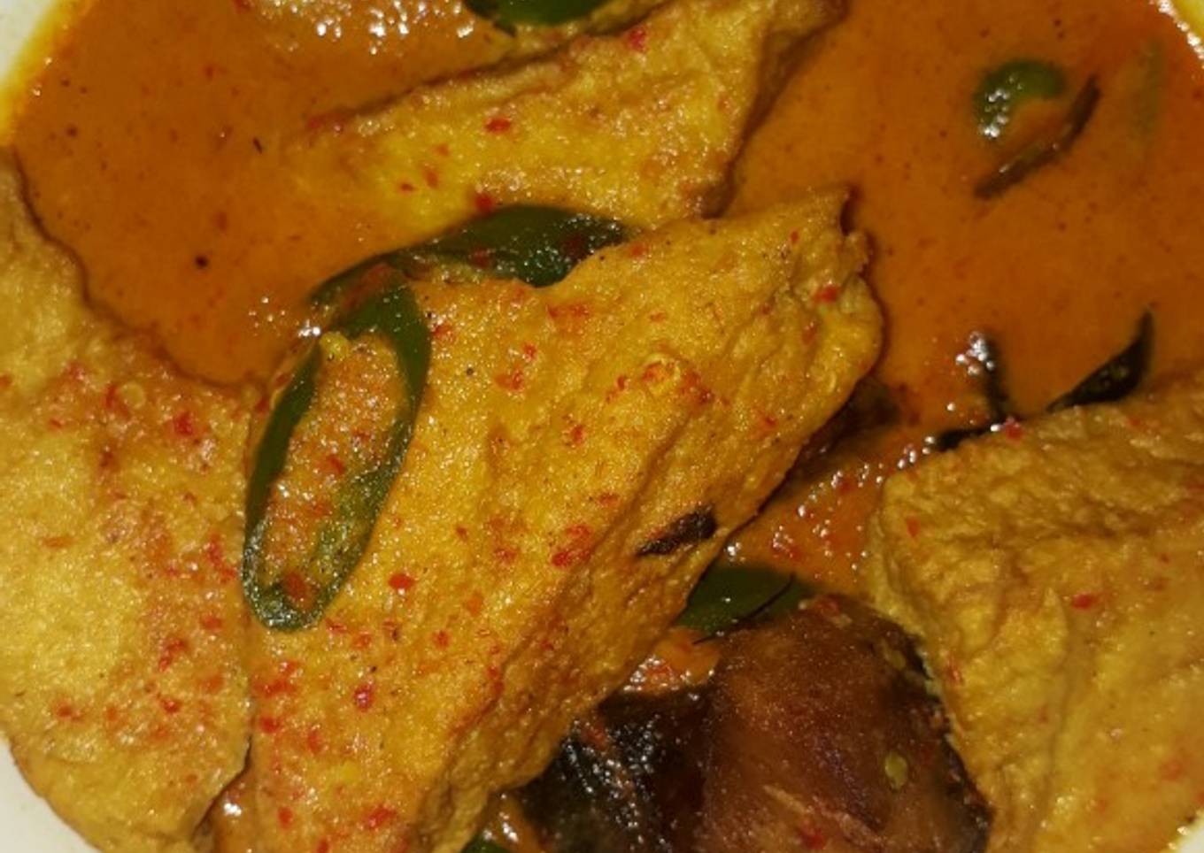 Mangut pedas pari asap tahu