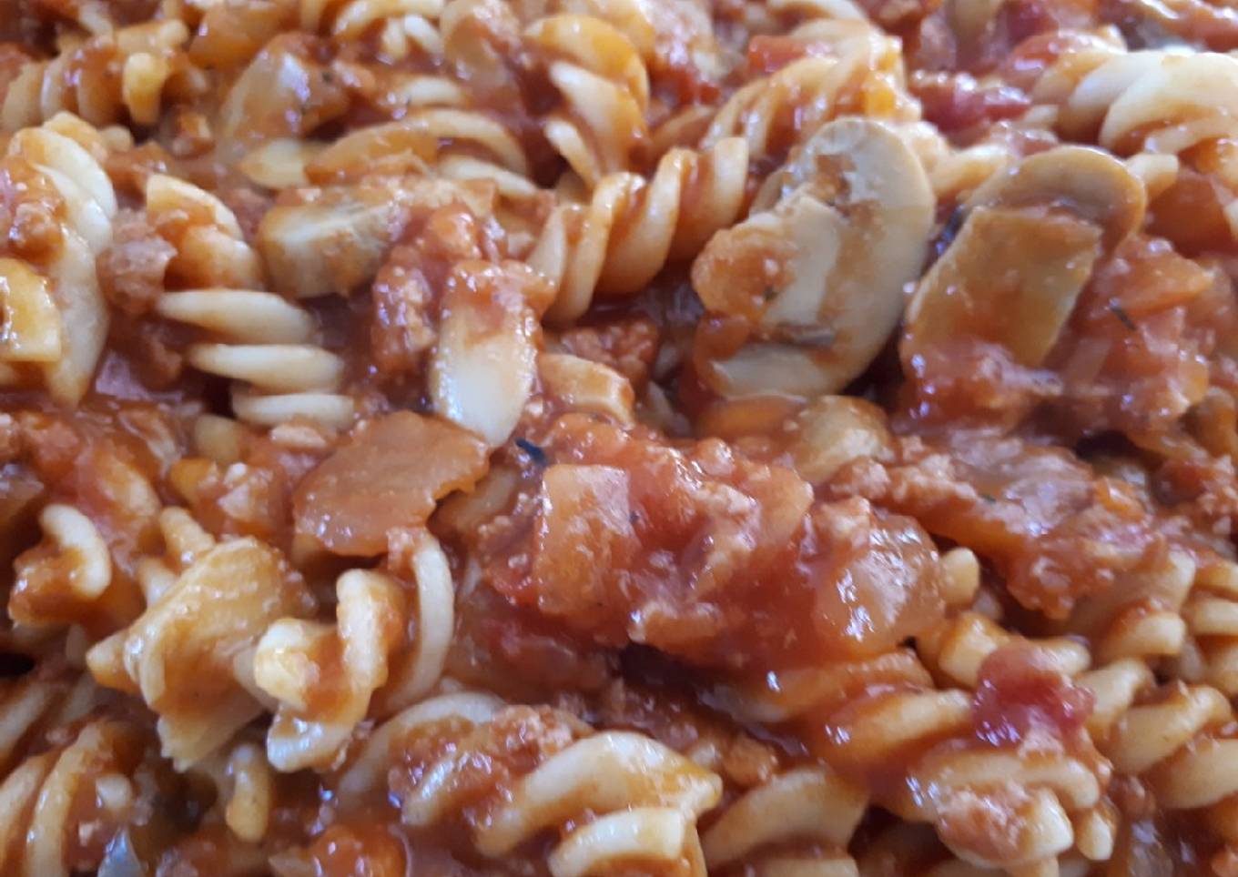 32. Espirales con carne picada y champiñones