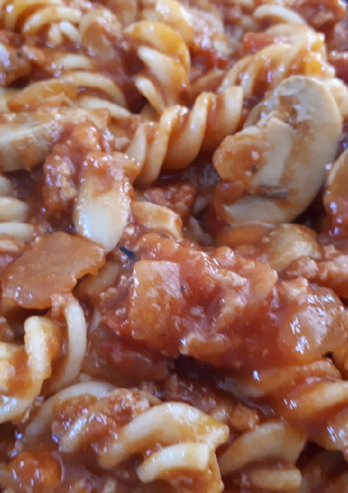 Una foto de 32. Espirales con carne picada y champiñones