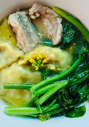 Hình của món Vào bếp cùng con: Súp hoành thánh sườn non.
