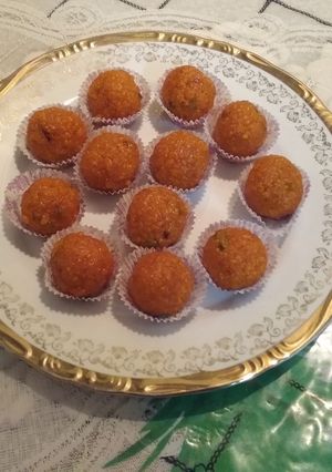 A picture of Motichor ladoos.