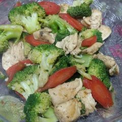 A picture of Chicken Broccoli Salad.