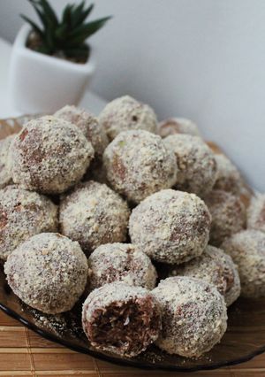 Almás-kókuszos golyó recept fotója