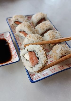 Una foto de Sushi Philadelphia Roll (con salmón ahumado)