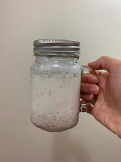 A picture of Overnight oats (Ngũ cốc yến mạch qua đêm).