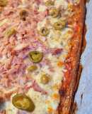 Pizza fit con base de queso cottage