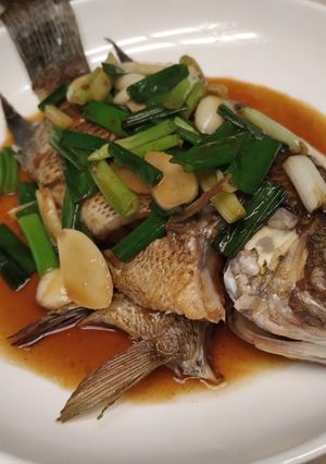 蔥蒜醬香吳郭魚 的食譜成品照片