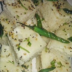 A picture of Suji dhokla.