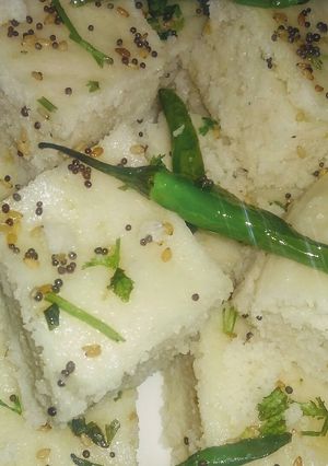 A picture of Suji dhokla.
