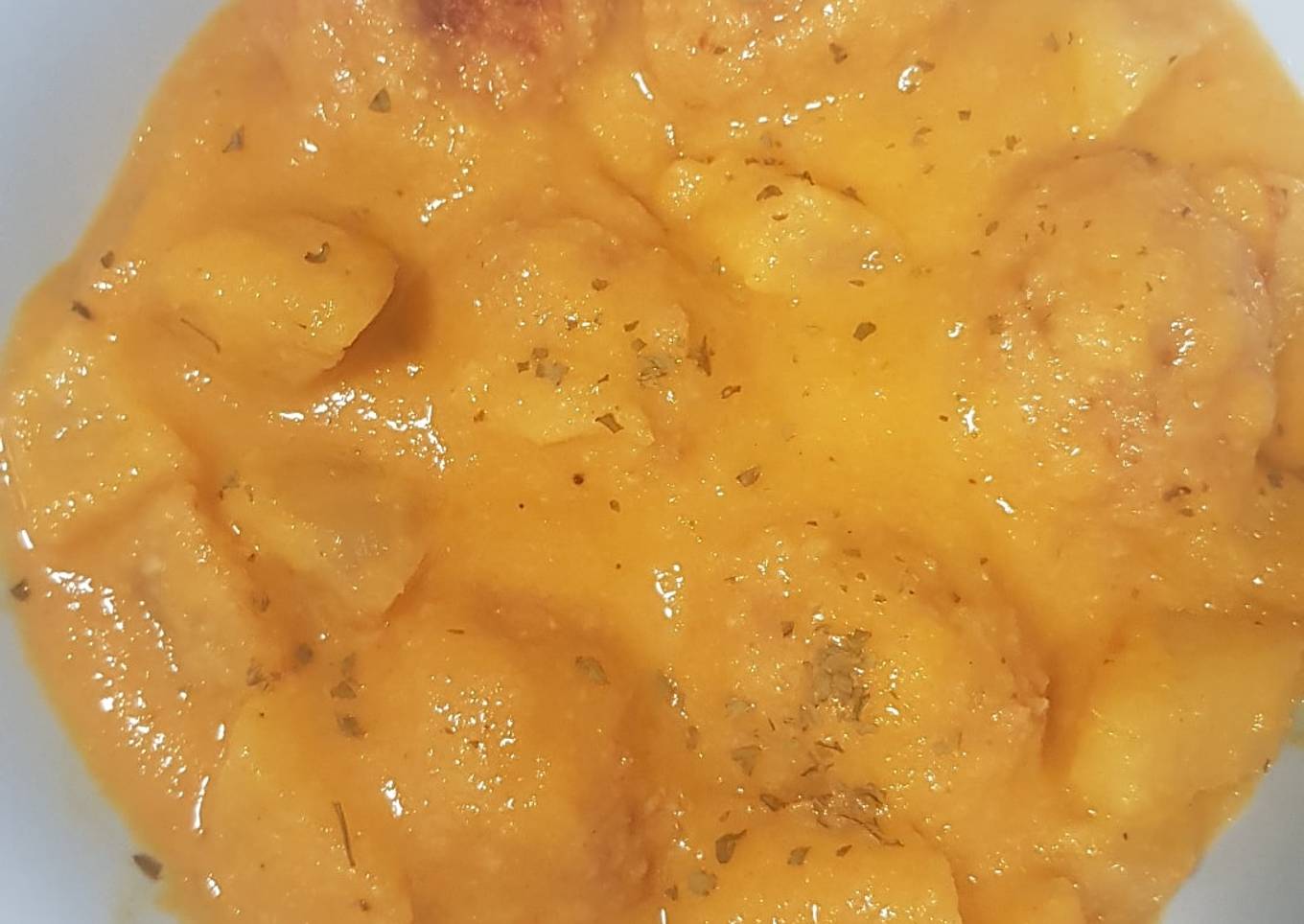 Albóndigas con patatas en salsa