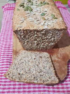 Una foto de Pan Integral con semillas vegano