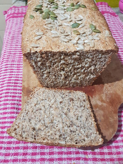 Una foto de Pan Integral con semillas vegano