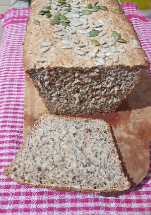 Una foto de Pan Integral con semillas vegano