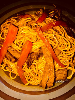 Una foto de Fideos Chinos con ternera y verdura