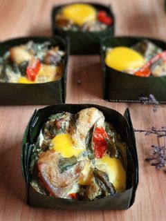 Foto resep 275. Ayam Lodho Telur with Takir Bujur Sangkar