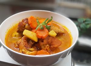 Hình của món Cà ri gà.