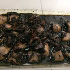 A picture of Cumi kuah tinta hitam.