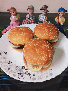 वेज बर्गर (Veg burger recipe in hindi) रेसिपी मुख्य फोटो