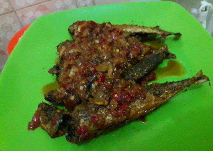 Resep Ikan Layang Sambal Terasi Oleh Vita Murtiani Cookpad