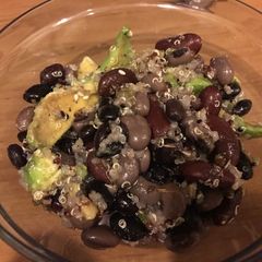 A picture of Bean-Quinoa summer salad.
