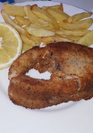 Una foto de Pescado empanado🐟🥔