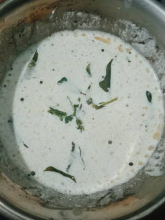 தேங்காய் சட்னி(coconut chutney recipe in tamil) செய்முறை முக்கிய புகைப்படம்