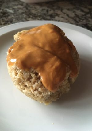 Una foto de Mug cake de avena con pasta de maní