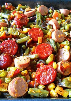 Vajon párolt zöldségköret, füstölt kolbásszal és virslivel recept fotója