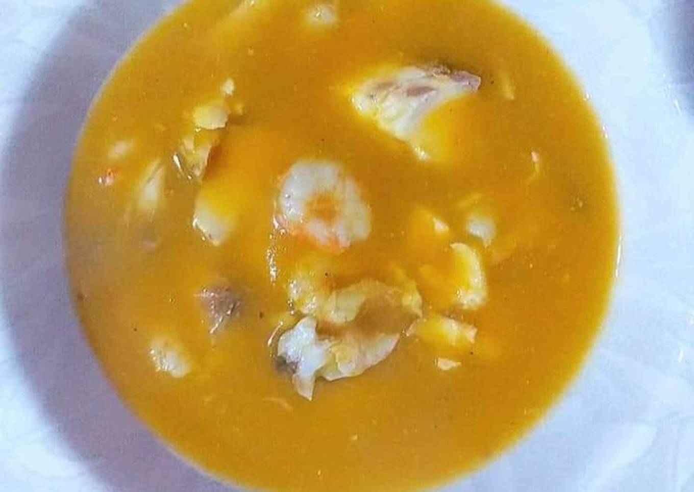 Sopa de besugos con gambas frescas pequeñas