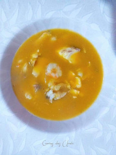 Una foto de Sopa de besugos con gambas frescas pequeñas